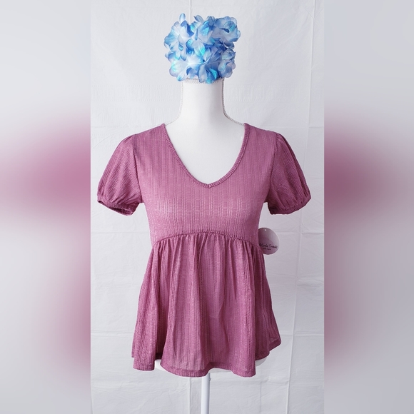 FULL CIRCLE TRENDS Lace Pleplum Top - Picture 1 of 8